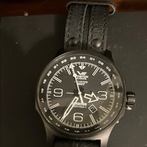 Black Stainless Steel Dive Watch with Sporty Design
